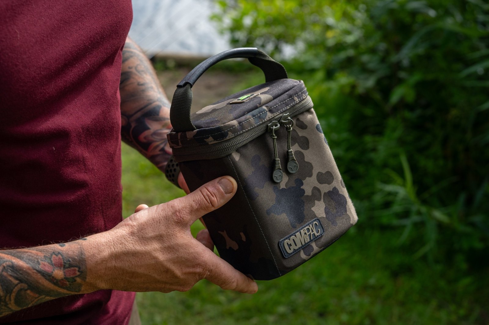 Чанта KORDA Compac Goo Bag Dark Kamo Small - Image 4